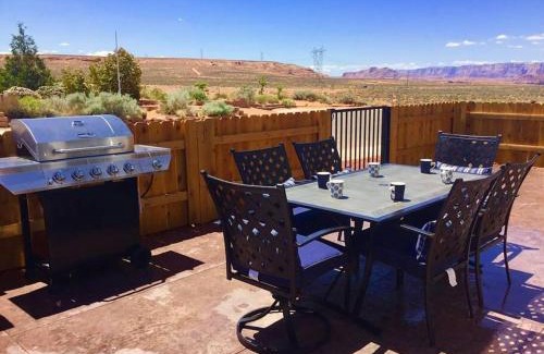 Page House | AntelopeCanyonHouse w VIEW offering Deals for two couples pets okay