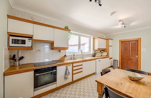 Kippford Cottage | Anthony House - a house that sleeps 6 guests in 3 bedrooms