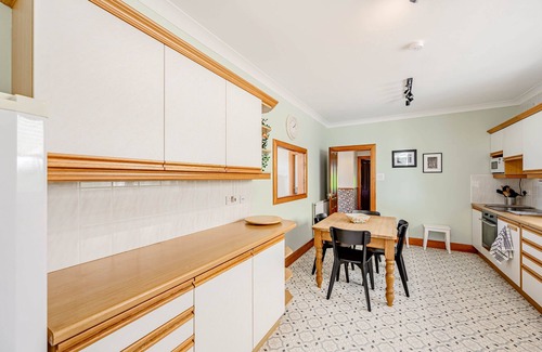 Kippford Cottage | Anthony House - a house that sleeps 6 guests in 3 bedrooms