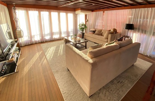 Southern District Boat Rental | Antique Cosy Houseboat @ Aberdeen Fishing Village