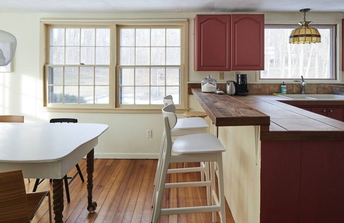 Gaylordsville Cottage | Antique Creek-Side Country Cottage With 3.2 Acres