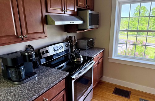 Windsor House | Antique farmhouse with spectacular mountain view in a bucolic setting.