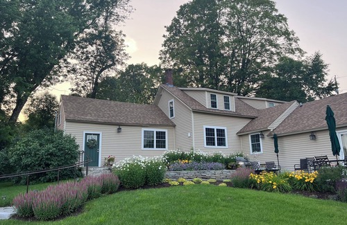 Windsor House | Antique farmhouse with spectacular mountain view in a bucolic setting.