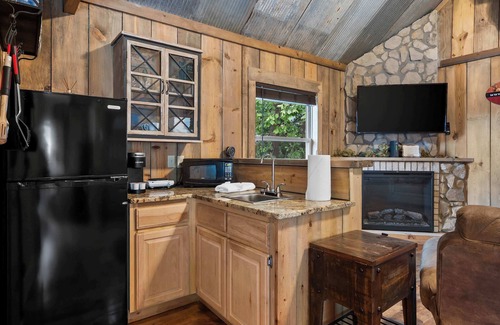 Branson Cabin | Antlers Point – Cabin for 4