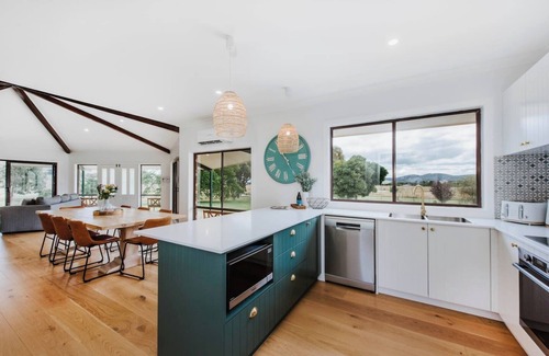 Erudgere House | Anton Pavilion Cheerful Country Solace in Mudgee