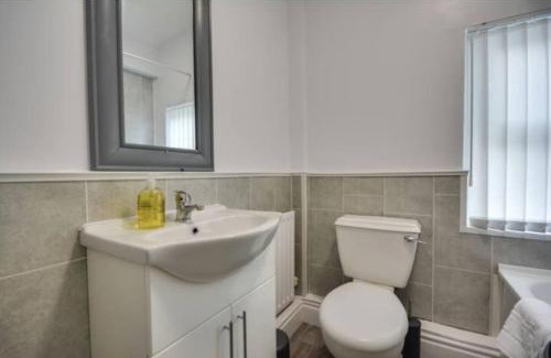 Bootle Villa | Antonio str Liverpool 6 beds