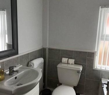 Bootle Villa | Antonio str Liverpool 6 beds