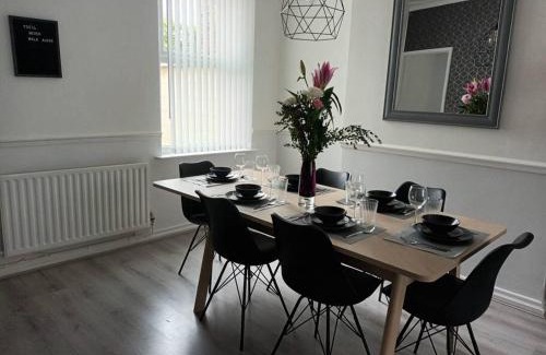 Bootle Villa | Antonio str Liverpool 6 beds