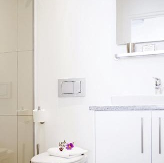 Three Anchor Bay House | Antrim Villa by Totalstay