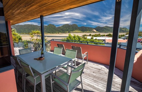 Collingwood House | Aorere House - Collingwood Holiday Home