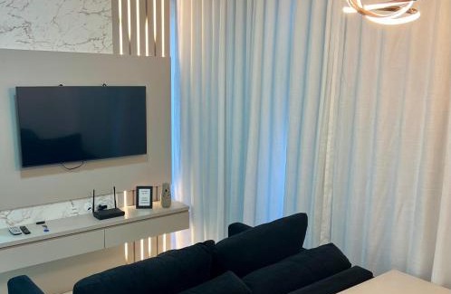 Centro Apartment | Ap completo a 900m da Oktoberfest com Piscina, academia, Wi-Fi, ar condicionado e garagem privativa