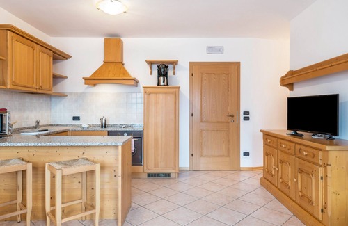 Livinallongo del Col di Lana Apartment | Apartment 'Apartments Mirabell Margherita' with Mountain View, Shared Terrace and Wi-Fi