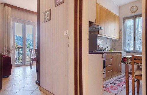 Maccagno Apartment | Apartment 'Casa Rosanna - Vista Lago' with Lake View, Shared Garden and Balcony