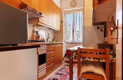 Maccagno Apartment | Apartment 'Casa Rosanna - Vista Lago' with Lake View, Shared Garden and Balcony