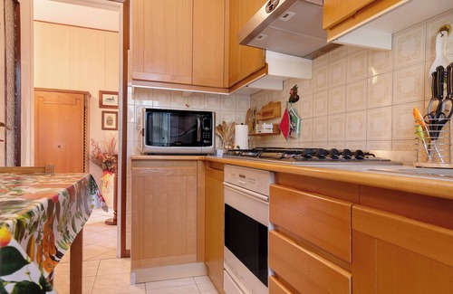 Maccagno Apartment | Apartment 'Casa Rosanna - Vista Lago' with Lake View, Shared Garden and Balcony