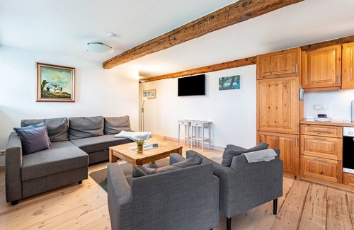 Hellschen-Heringsand-Unterschaar Apartment | Apartment 'Am Halbmond 1' with Private Terrace, Shared Garden and Wi-Fi