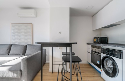 San Sebastian de los Reyes Apartment | apartamento reformado con garaje y piscina de alquiler temporal