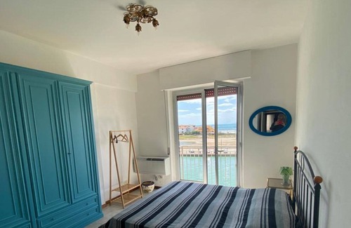 Castiglione della Pescaia Apartment | apartment with canal port view