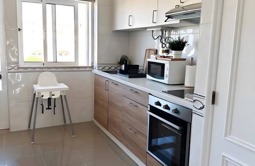 Vila Real Santo Antonio Apartment | Apartment 'Da Vila' with Balcony, Wi-Fi and Air Conditioning
