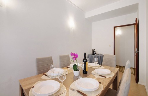 Vila Real Santo Antonio Apartment | Apartment 'Gaspar' with Balcony and Wi-Fi