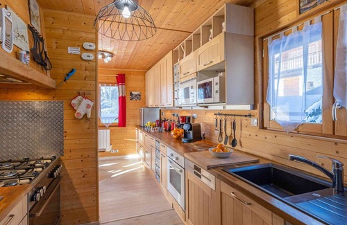 La Toussuire Ski Chalet | Apartment 'Duplex - Chalet - 15 Personnes' with Mountain View, Private Terrace and Wi-Fi