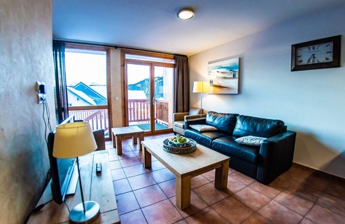 Saint-Francois-Longchamp House | Apartment suitable for 8-10 persons. In center of Saint François Longchamp with ski in & out.