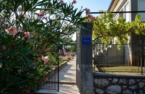Sveti Vid Dobrinjski Apartment | Apartment Villa Oliva with private swimming pool