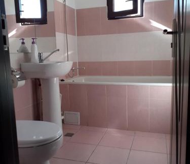 Onesti Apartment | Apartament Cristina cu doua dormitoare & balcon & parcare