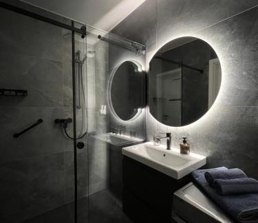 Kielce Apartment | APARTAMENT DISCReeT SLeeP iN CITY CENTER PARKING GARAŻ KOZIA KIELCE