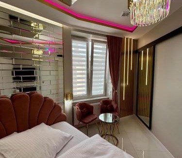 Gniezno Apartment | Apartament "Gold Luxury Dubai" Centrum z dużą wanną dla Dwojga