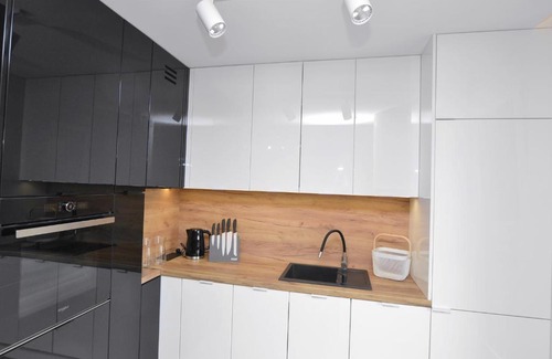 Gliwice Apartment | APARTAMENT KRÓLOWEJ BONY- z garażem Centrum Gliwic