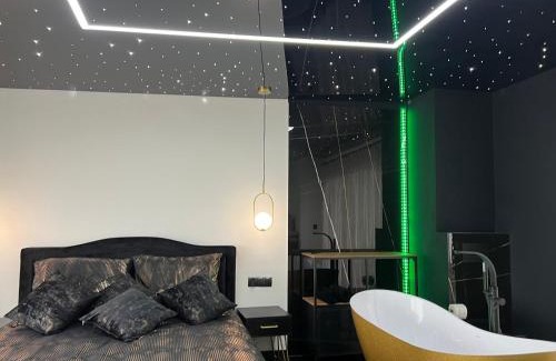 Sarbinowo Apartment | Apartament PREMIUM ze złotą wanną w sypialni widok na morze dyskretny taras z łóżkiem - Bałtyckie Sarbinowo 18