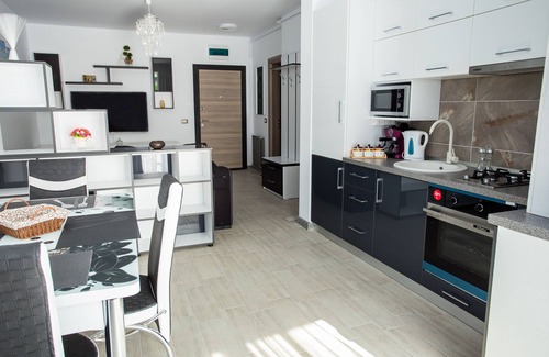 Mamaia-Sat House | Apartamentect Alezzi Black&White 4