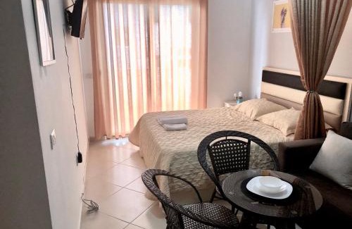 Shengjin Apartment | Apartamenti: Silk, Shengjin