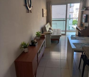 Vila Julia Apartment | Apartamento 500m Praia da Enseada Guarujá varanda e vaga de garagem