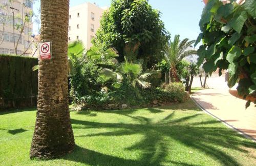 Fuengirola City Centre Apartment | Apartamento con piscina a 150 metros playa Netflix P Video Aire Acondicionado calefacción toallas y sillas playa sombrilla 2 terrazas una sobre piscina centro ciudad 1 Smart TV por habitación