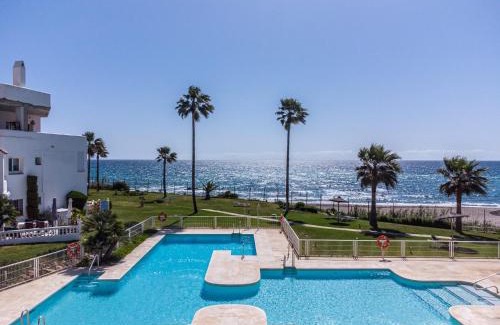Casares del Mar Apartment | Apartamento dúplex en primera línea de playa