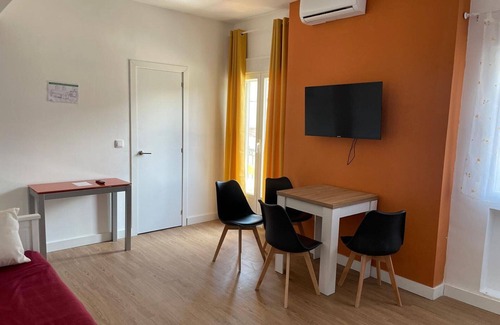 Arganda del Rey Hotel | Apartamento Dormitorio+ Salón y Cocina, Balcón, en Arganda del Rey, Madrid