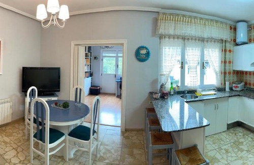 Figaredo Apartment | Apartamento en entorno natural, La biblioteca