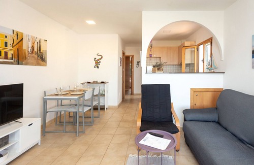 Arenal d'en Castell Apartment | Apartamento en Arenal en Castell with Pool, Garden & Wi-Fi