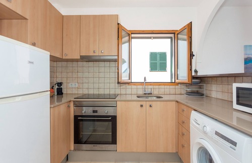 Arenal d'en Castell Apartment | Apartamento en Arenal en Castell with Pool, Garden & Wi-Fi