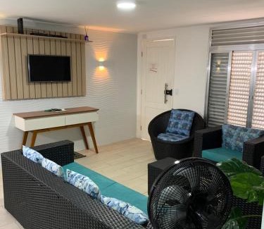 Jardim Vitoria Apartment | Apartamento Praia Enseada Guarujá Wilma - próximo da praia - com ar condicionado e vaga para carro