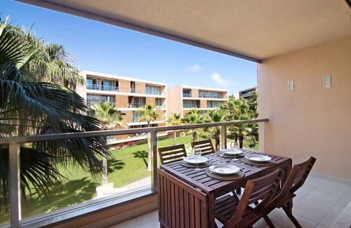 Salgados Apartment | Apartamento Salgados Sol e Sal with Pool, Wi-Fi, A/C & Garden