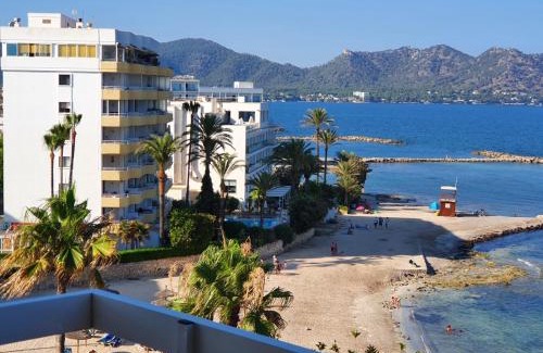 Cala Bona Apartment | Apartamento Torre Bona - Seafront, 10 meters from the beach!