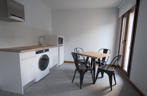 Cornellana Apartment | Apartamentos Puerta de Occidente