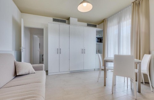 Porto Santa Margherita Apartment | Apartaments Suites Ambassador