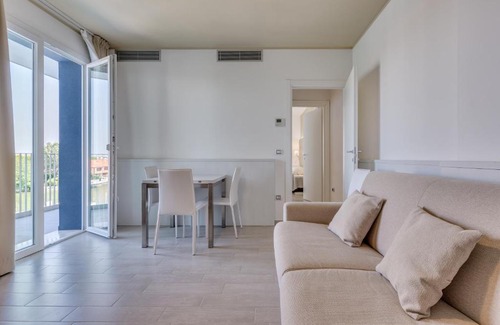 Porto Santa Margherita Apartment | Apartaments Suites Ambassador