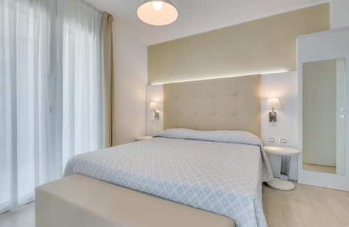 Porto Santa Margherita Apartment | Apartaments Suites Ambassador