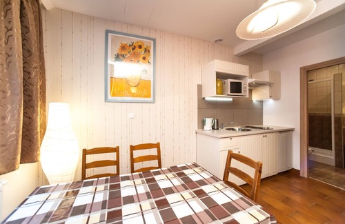 Wawer House | Apartamenty Dobranoc - mały dom w cichej dzielnicy Warszawy