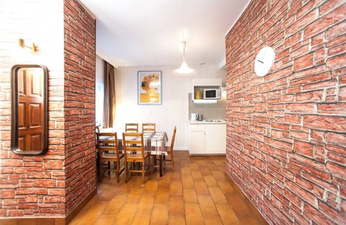 Wawer House | Apartamenty Dobranoc - mały dom w cichej dzielnicy Warszawy